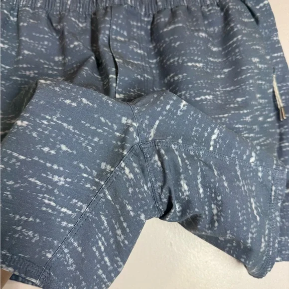 Vuori Men's Cape 6" Swim Short Cloud Slub - Picture 8 of 8